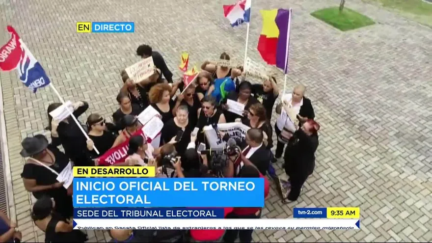 Protesta de mujeres en el Tribunal Electoral durante convocatoria de elecciones