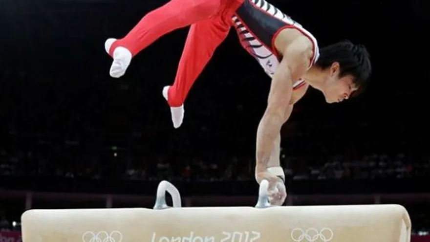 Japonés Uchimura, oro en concurso completo de gimnasia