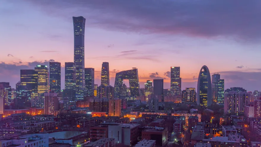Pilot dies after crashing plane into Beijing skyscraper