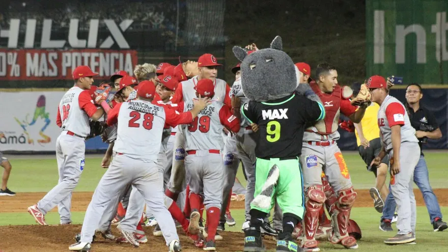 La Leña Roja de Coclé se corona campeón del béisbol  juvenil 2018