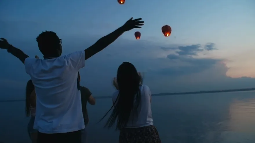 Autoridades advierten sobre el peligro de los globos de los deseos