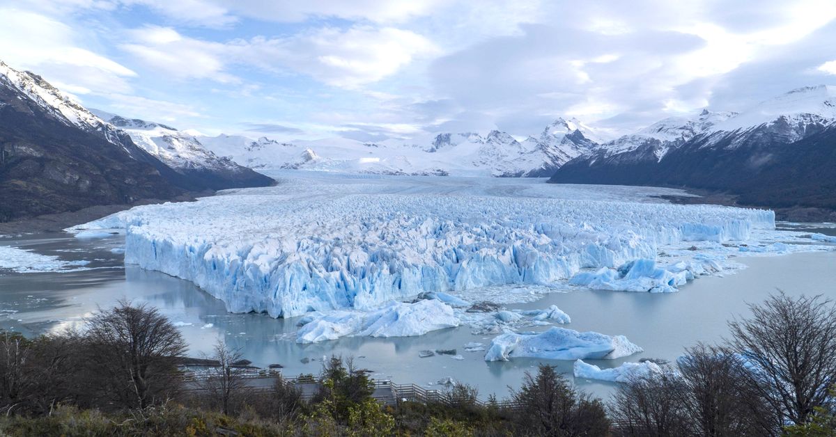 Polémica ley de glaciares de Milei enfrenta primer obstáculo judicial