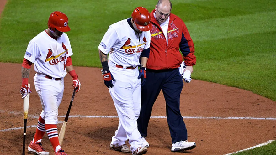 Cardenales pierden a Molina por lesión