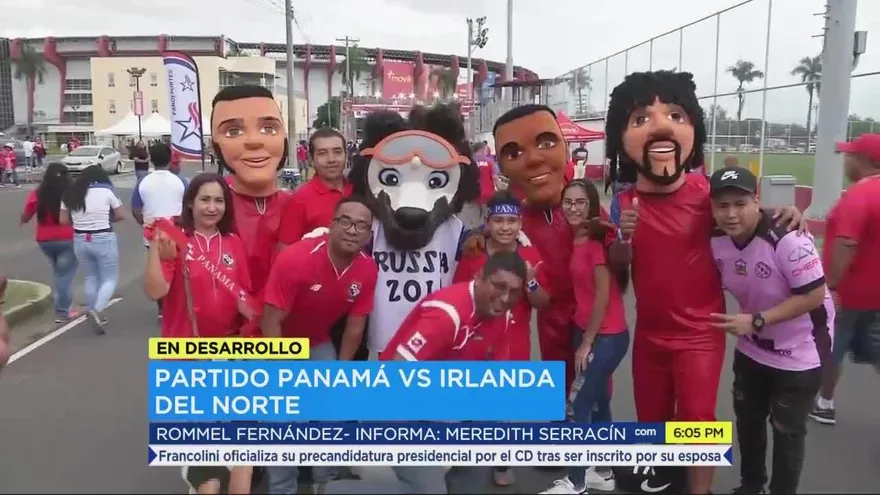 Fanáticos llegan al estadio Rommel Fernández