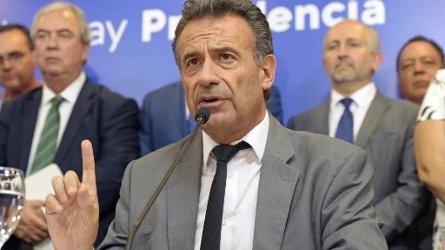 Uruguay decreta emergencia sanitaria y cierre parcial de fronteras