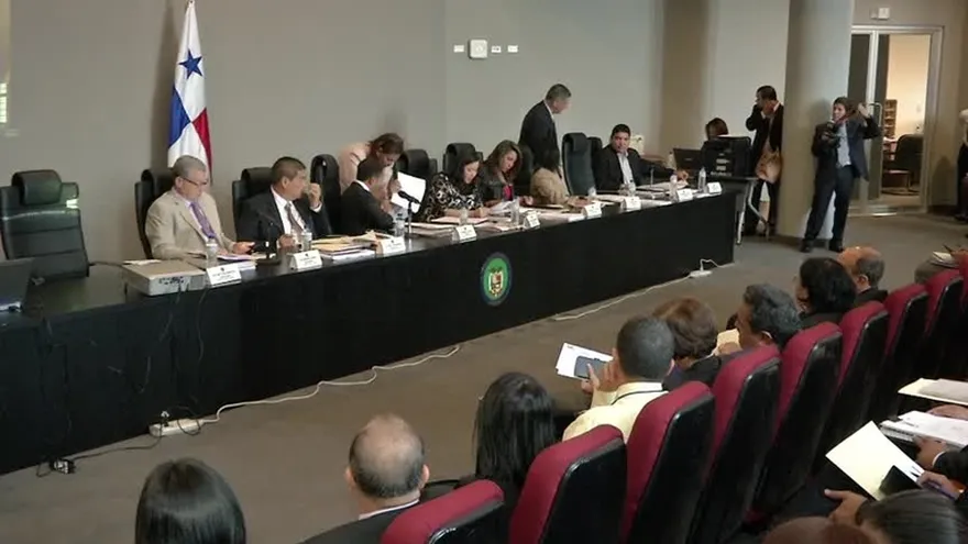 Buscan deducir impuestos a padres que pagan escuela privada a sus hijos