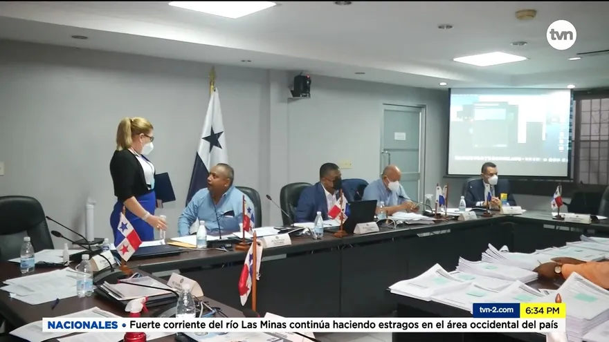 Cuestionan aprobación del crédito extraordinario para pagar la planilla 002