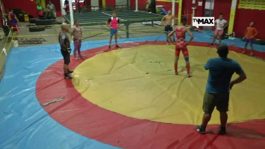 El Africano tendrá una nueva batalla, pero no la librará solo.