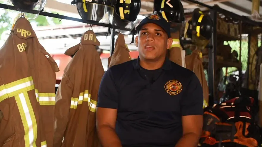 El bombero que rescató a una niña en Chitré