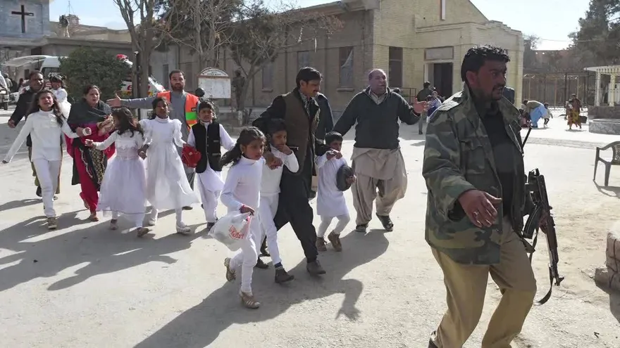 Al menos ocho muertos en Pakistán en atentado contra iglesia