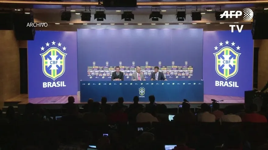 Dirigente de fútbol acusado de corrupción pide licencia