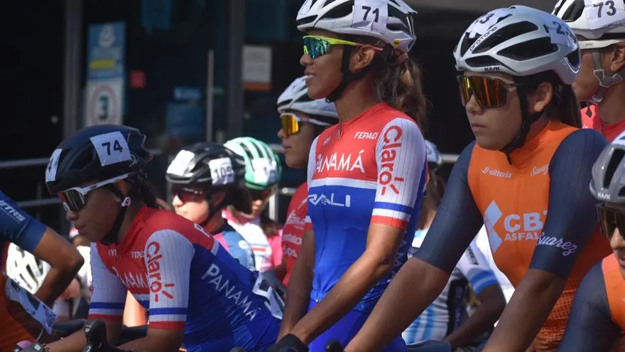 Integrantes del equipo femenino de ciclismo de Panamá