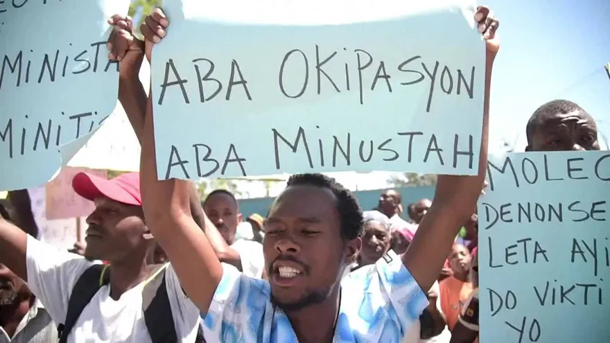 Haití protesta por epidemia de cólera en visita de ONU