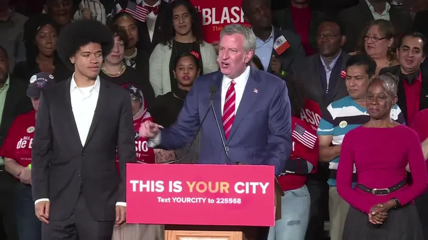 Reelecto alcalde demócrata de Nueva York desafía a Trump