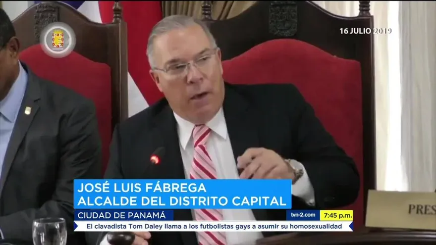 Críticas a Fábrega por posible descentralización de pagos de placas