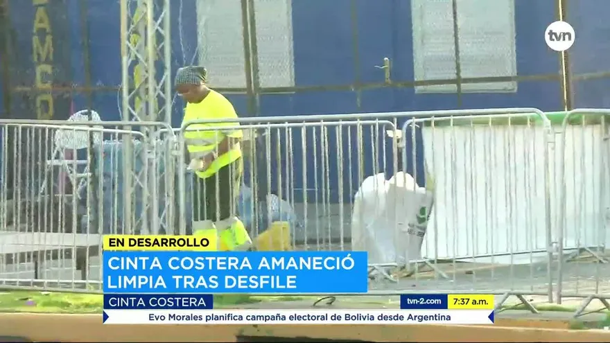 Limpian la Cinta Costera tras desfile de Navidad