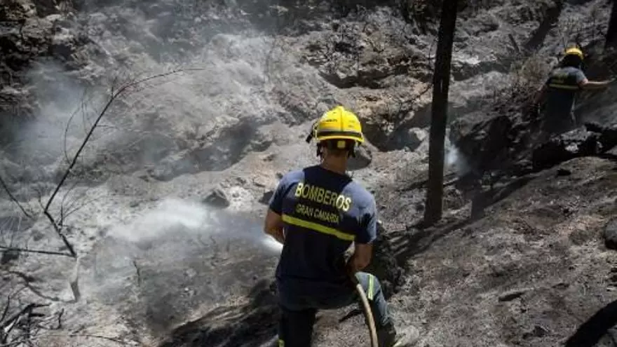 Un incendio provoca evacuación en zona turística de Gran Canaria