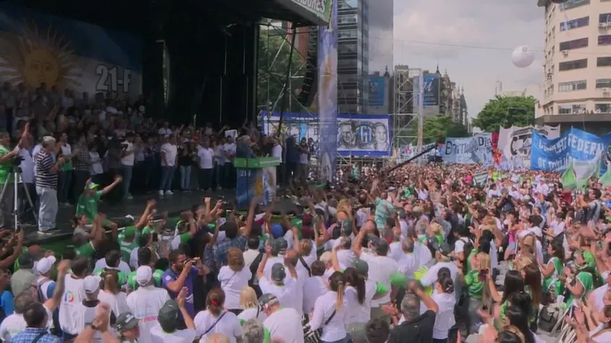 Mega marcha en Argentina contra políticas de Macri