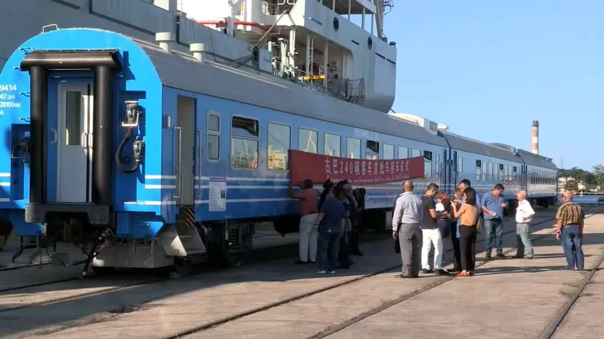 Cuba recibe primer lote de vagones chinos para recuperar su red ferroviaria