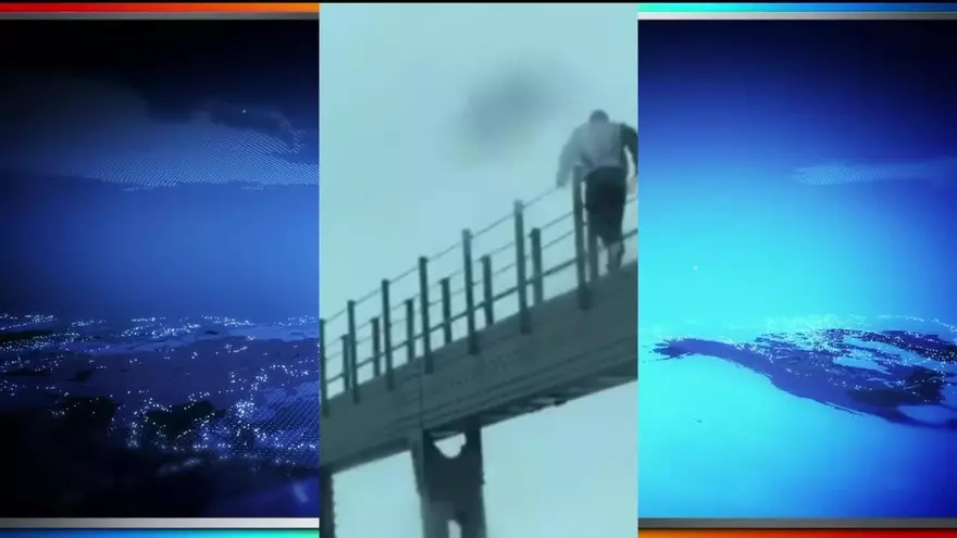 Transportista protesta sobre el Puente de Las Américas