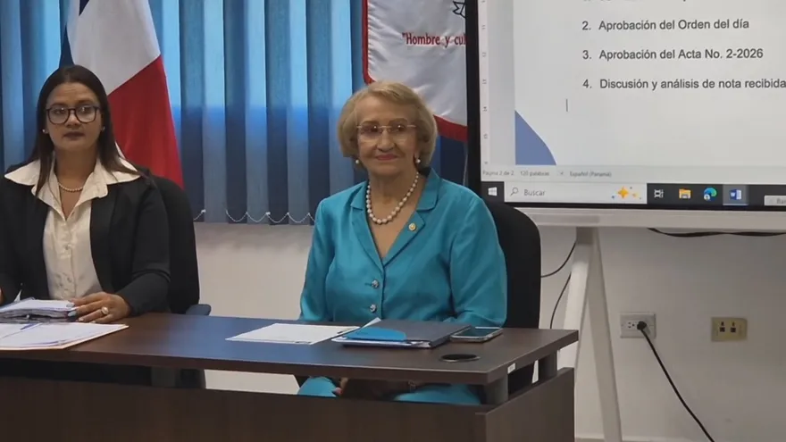 Consejo General Universitario de la Unachi se reúne para discutir renuncia de la rectora Etelvina de Bonagas