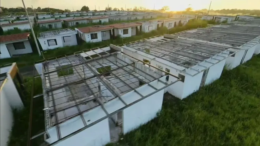 Viviendas abandonadas en una barriada en Panamá Este preocupa a residentes del área