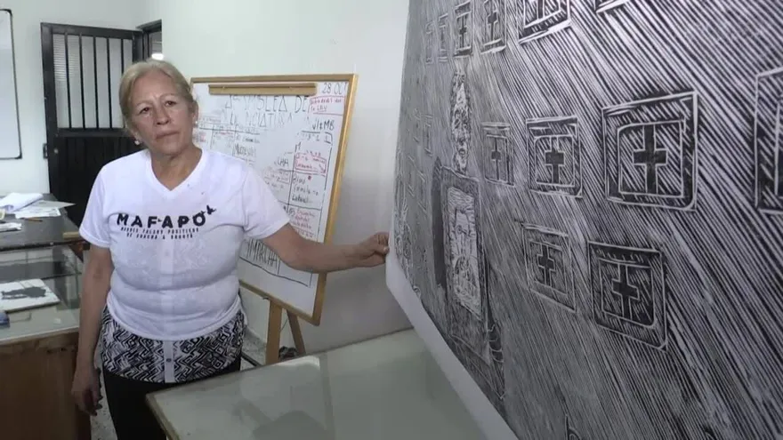 Madres colombianas inmortalizan en la madera a sus hijos ejecutados por soldados