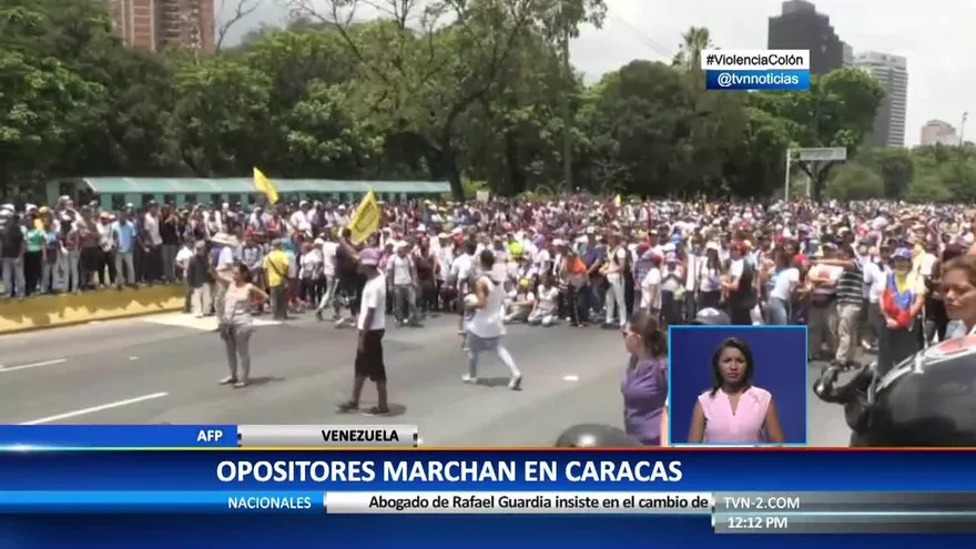 Opositores marchan en Venezuela