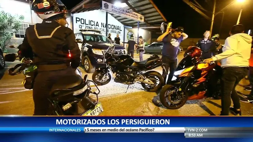 Conductor colisiona a un motorizado