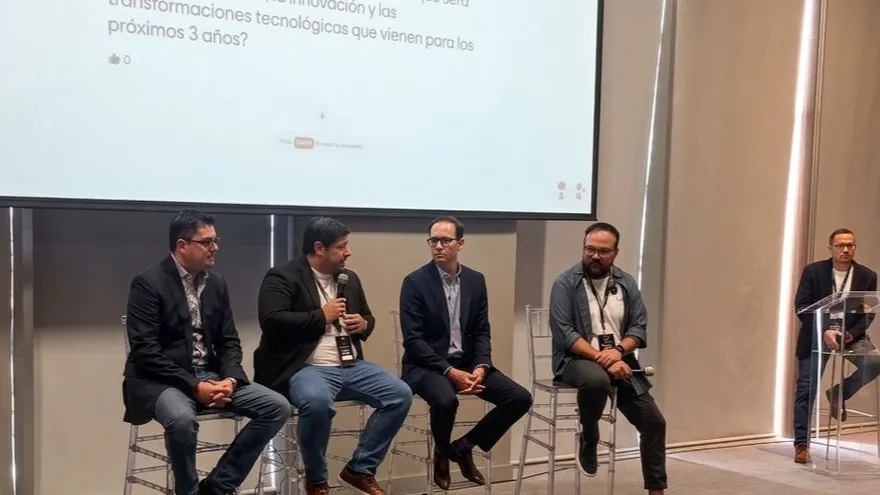 Expertos del sector tecnológico, empresarial y académico coincidieron en que la IA ya dejó de ser una tecnología experimental para convertirse en una herramienta estratégica dentro de organizaciones, medios de comunicación y plataformas de empleo.