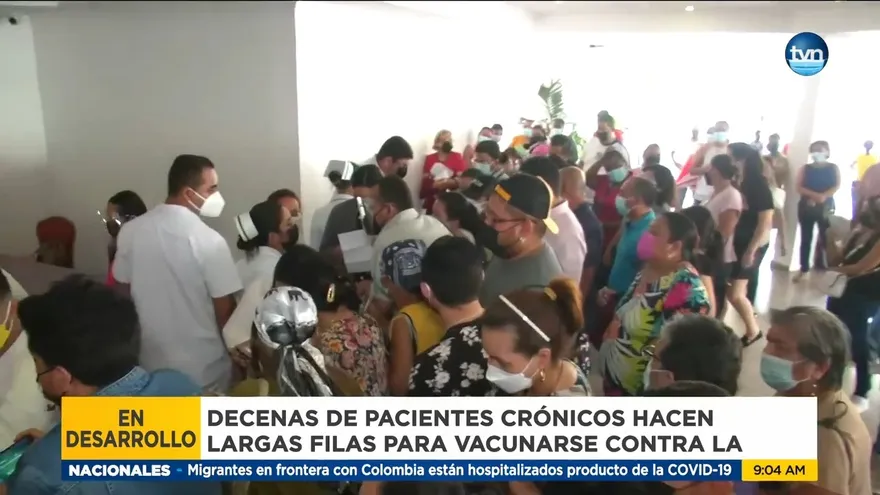 Pacientes crónicos con cita y sin cita buscan ser vacunados