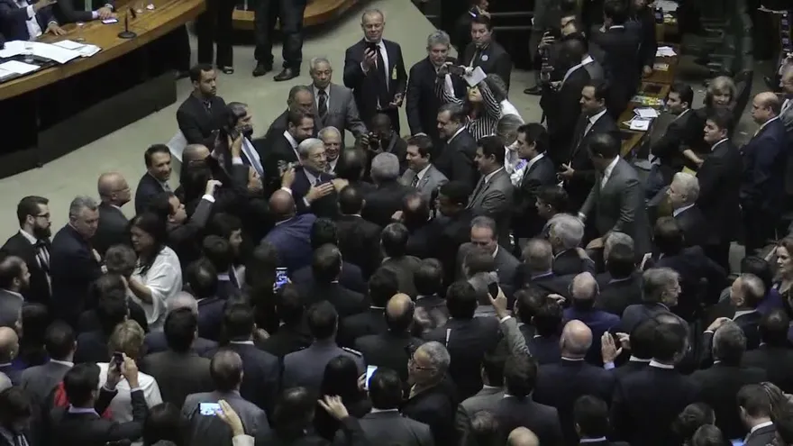 Diputados de Brasil reeligen a Rodrigo Maia como su presidente