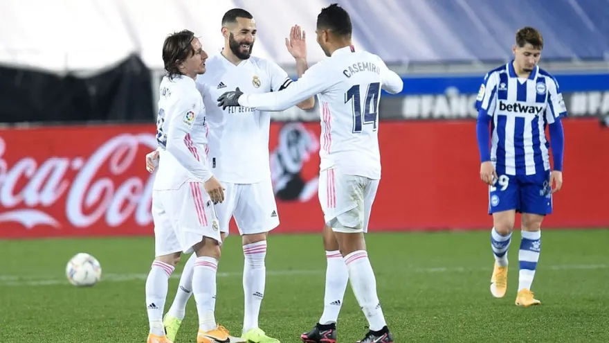 El Real Madrid despeja la crisis goleando 4-1 al Alavés