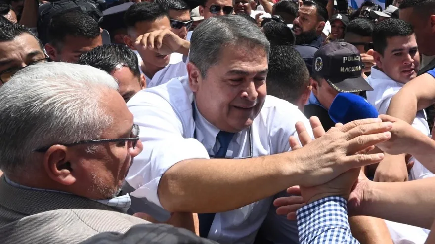 Ex-Honduran President Hernández to remain free during corruption trial