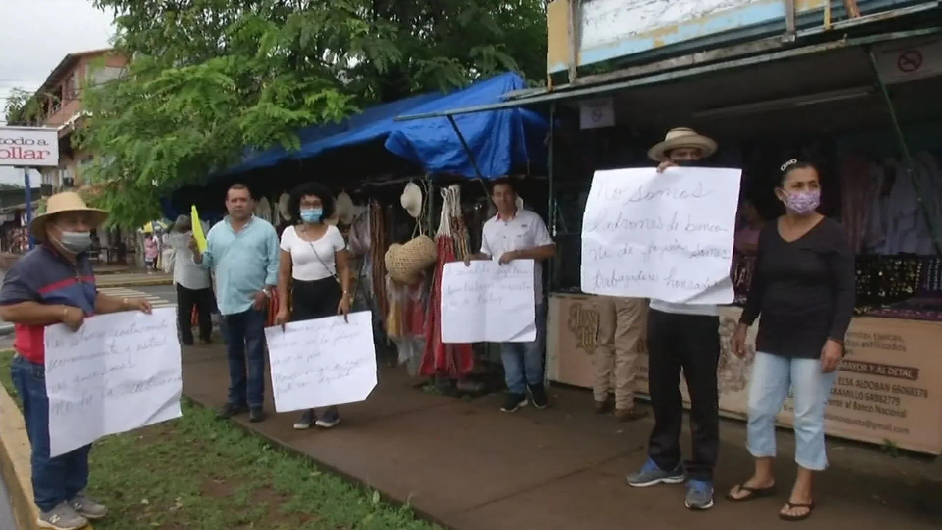 Buhoneros protestando.
