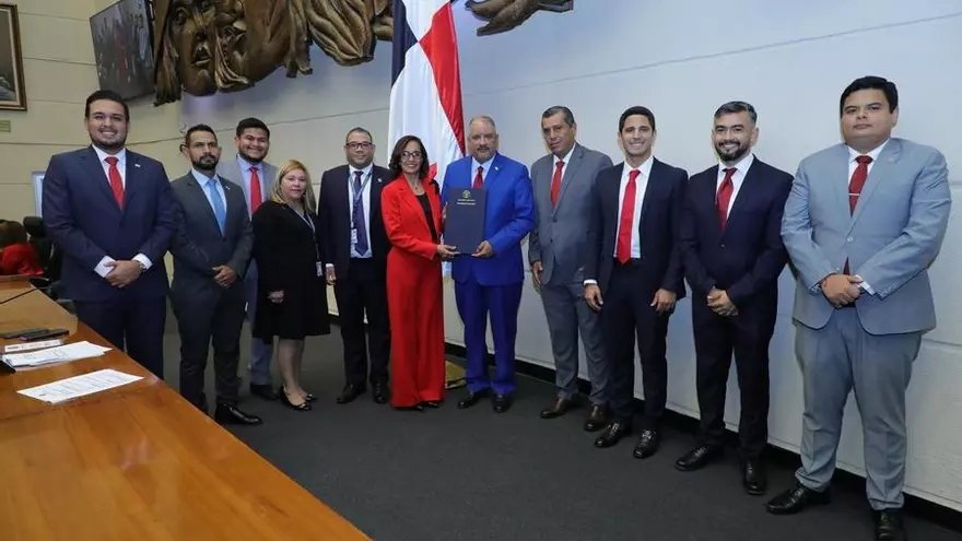 Panamá tipifica la violencia sexual digital como delito con penas de hasta seis años de prisión.