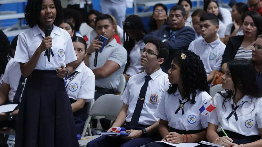 Estudiantes participan de la fase de inducción del Concurso Nacional de Oratoria