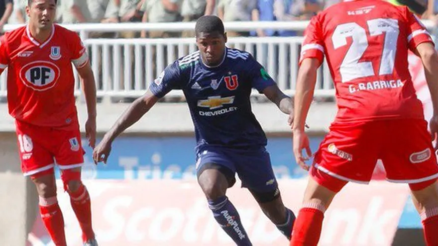 Armando Cooper decidió seguir en la U de Chile por muchas razones