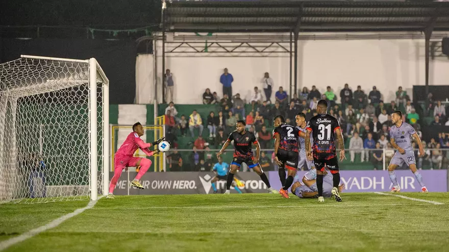 Antigua GFC y el Plaza Amador durante su partido en el Estadio Pensativo de Giatemala