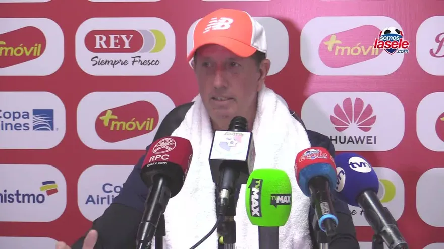 Gary Stempel en conferencia de prensa anunció que no jugará el sistema 4-4-2