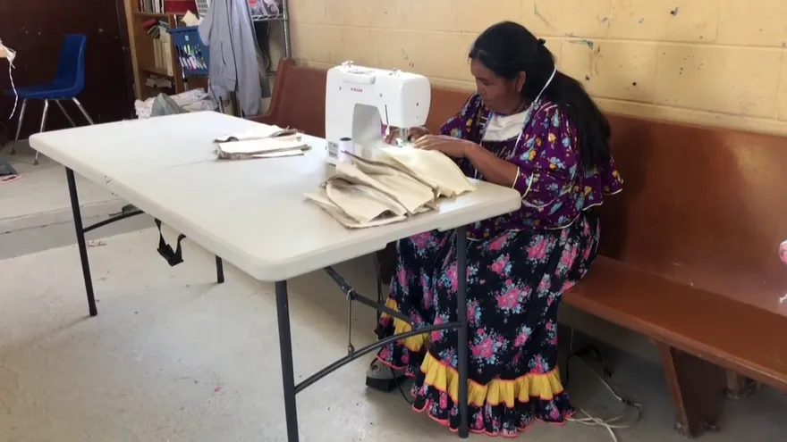 Indígenas mexicanos cargan una doble cruz por coronavirus