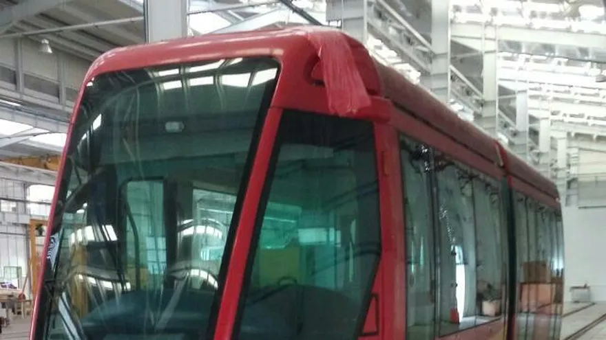 ¿Cuál es la función de los vagones rojos que están en el hangar del Metro de Panamá?