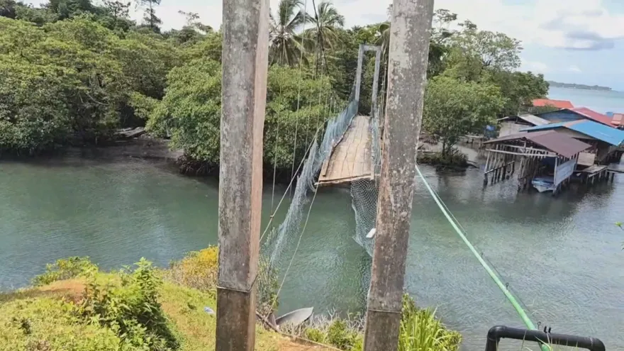 Estado del puente colgante en Isla Tigre en Bocas del Toro.