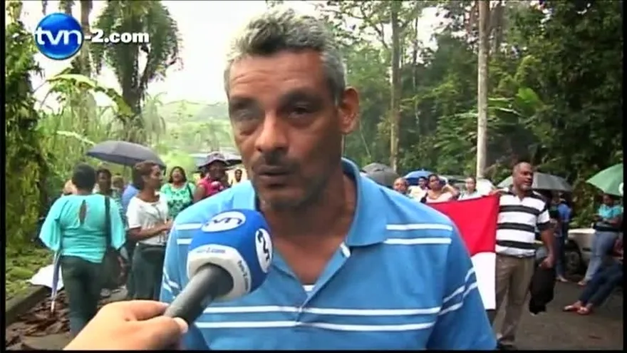 Docentes se toman sede del Meduca en Colón