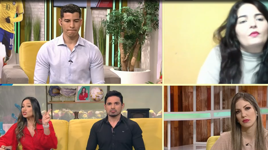 El equipo de Jelou y  la abogada, Fergie Escala, discuten del foro.