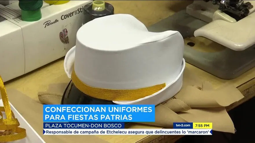 Sastres trabajan en vestidos para fiestas patrias