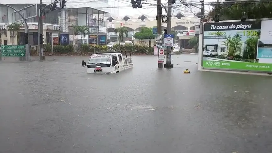 Alcantarillado a punto de colapsar
