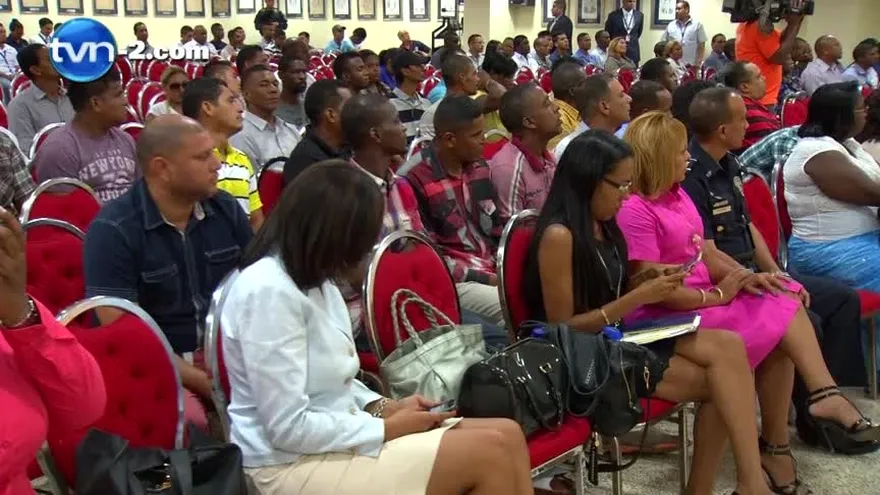 Capacitan a participantes de Barrios Seguros para trabajar en Techos de Esperanza