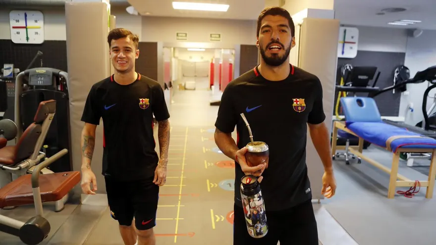 Coutinho tuvo contacto con sus nuevos compañeros del Barcelona