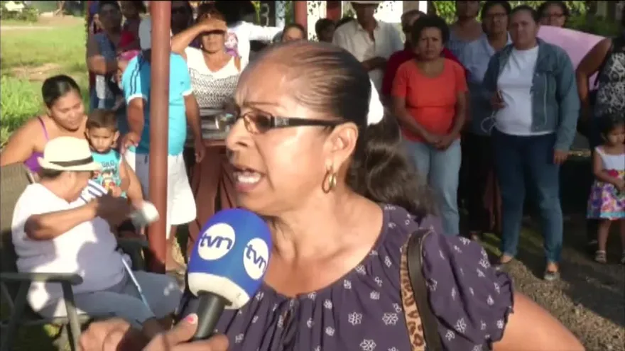 Residentes de una comunidad en Aguadulce protestan en el centro de salud